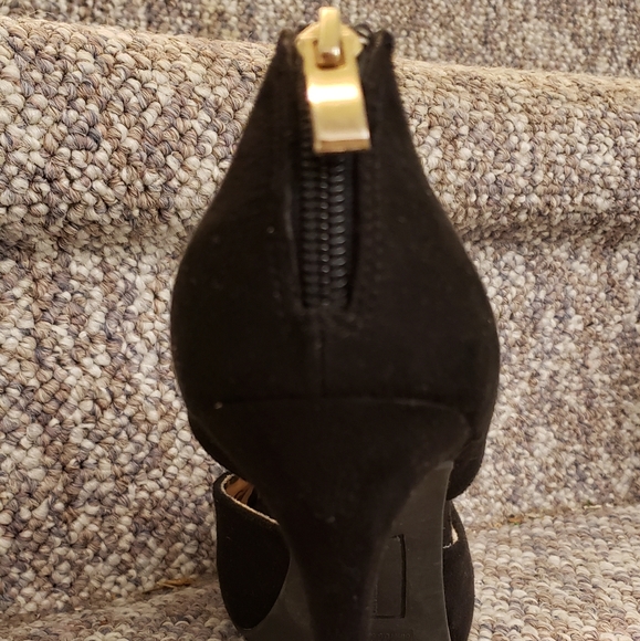 Heels - Picture 2 of 3